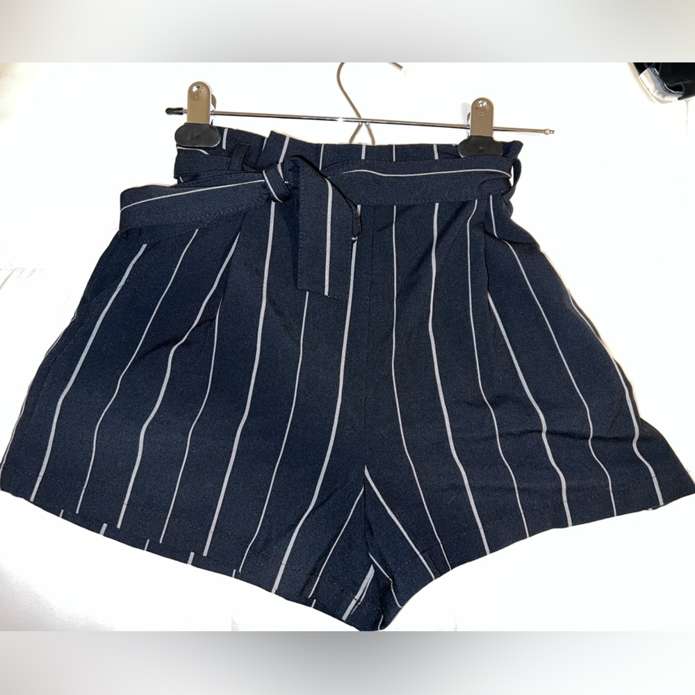PULL&BEAR navy stripped shorts.